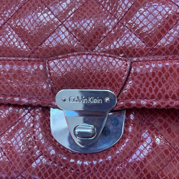 Calvin Klein Red Quilted Faux Python Crossbody Bag Chain Strap 8"x5.5" Y2K - Picture 9 of 14